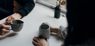 2 people chatting over coffee