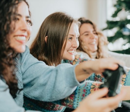 HRHQ employees gaming